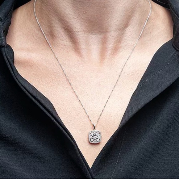 Jewelry - NWT Diamond Cluster Silver Pendant Necklace